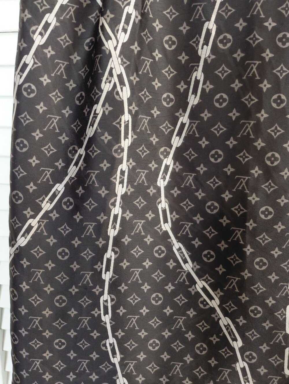 Designer Luxury-Inspired Black And White Chain Print Silk Scarf - Picture 5 of 8